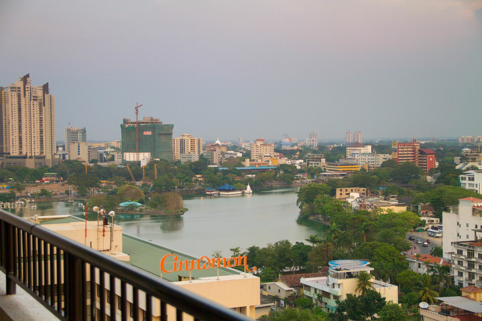 Crescat Residencies Apartment Colombo Ngoại thất bức ảnh