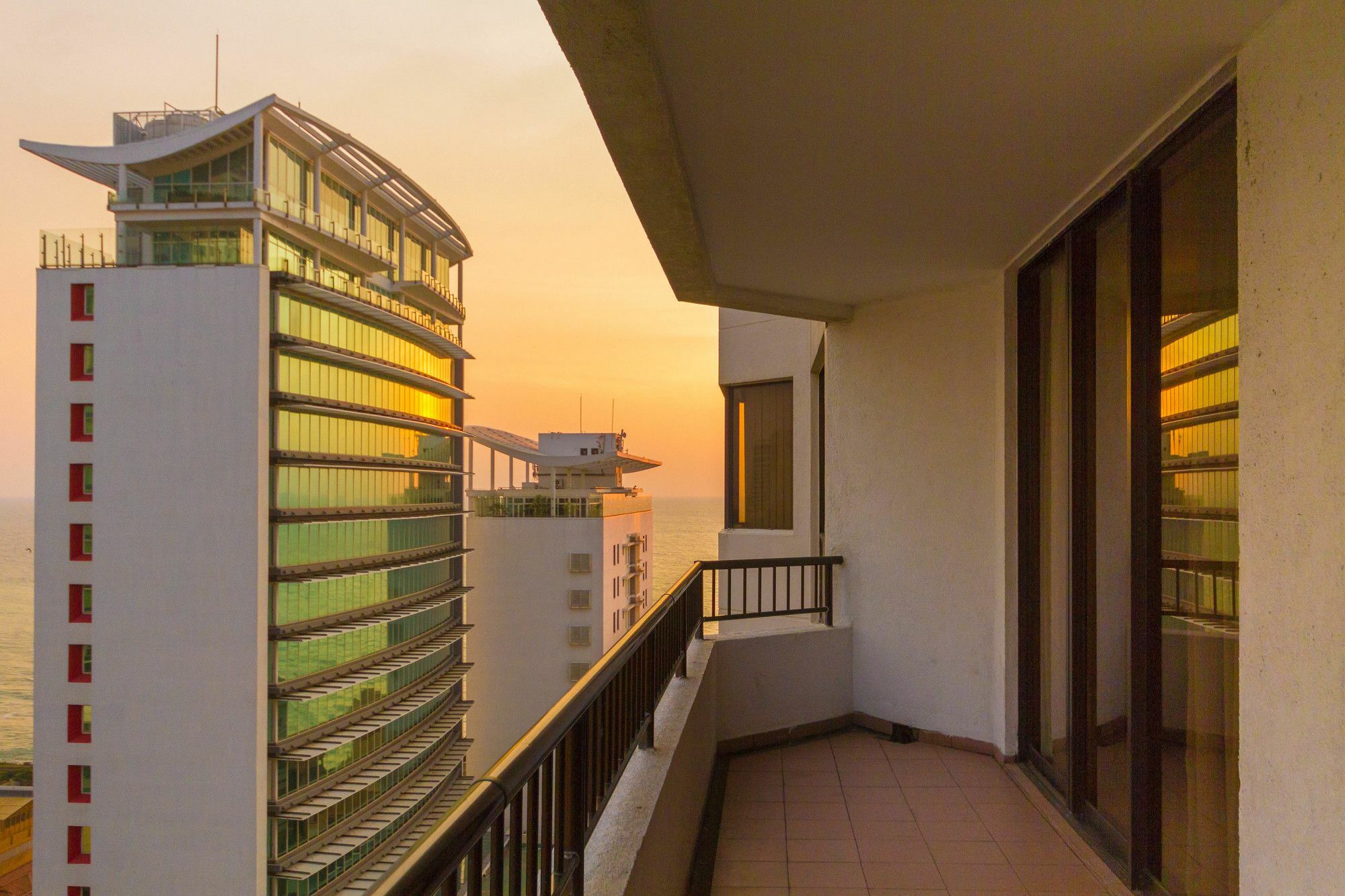 Crescat Residencies Apartment Colombo Ngoại thất bức ảnh