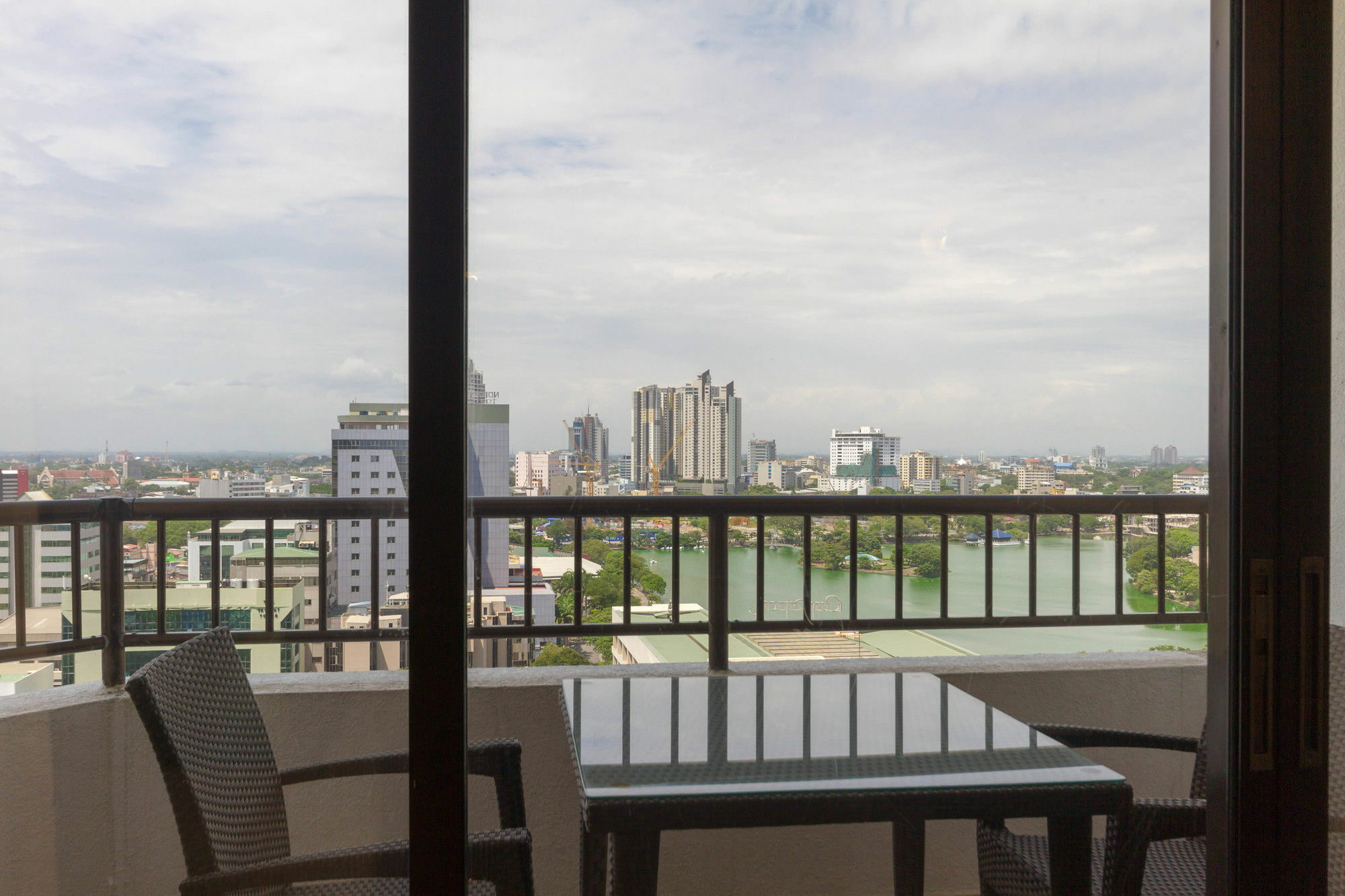 Crescat Residencies Apartment Colombo Ngoại thất bức ảnh